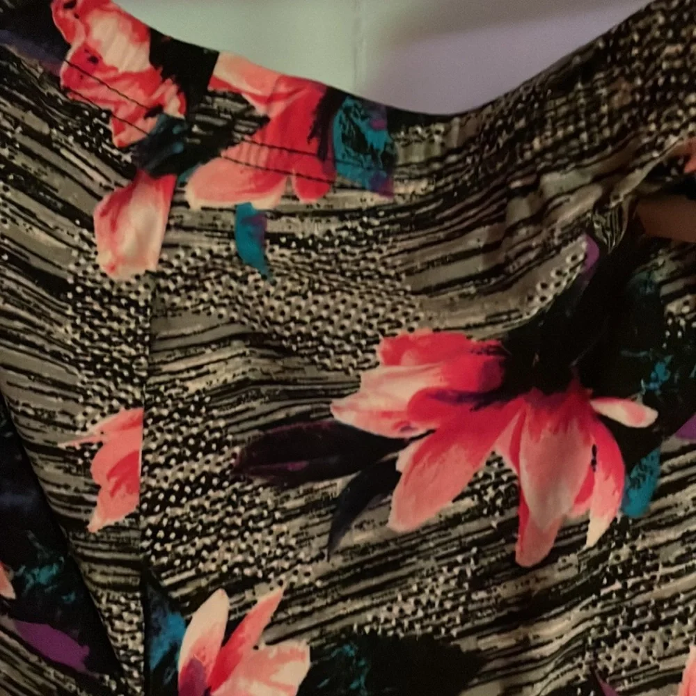 ‼️Free with Purchase‼️ Floral Leggings 🌺💜🦋 - Picture 9 of 13